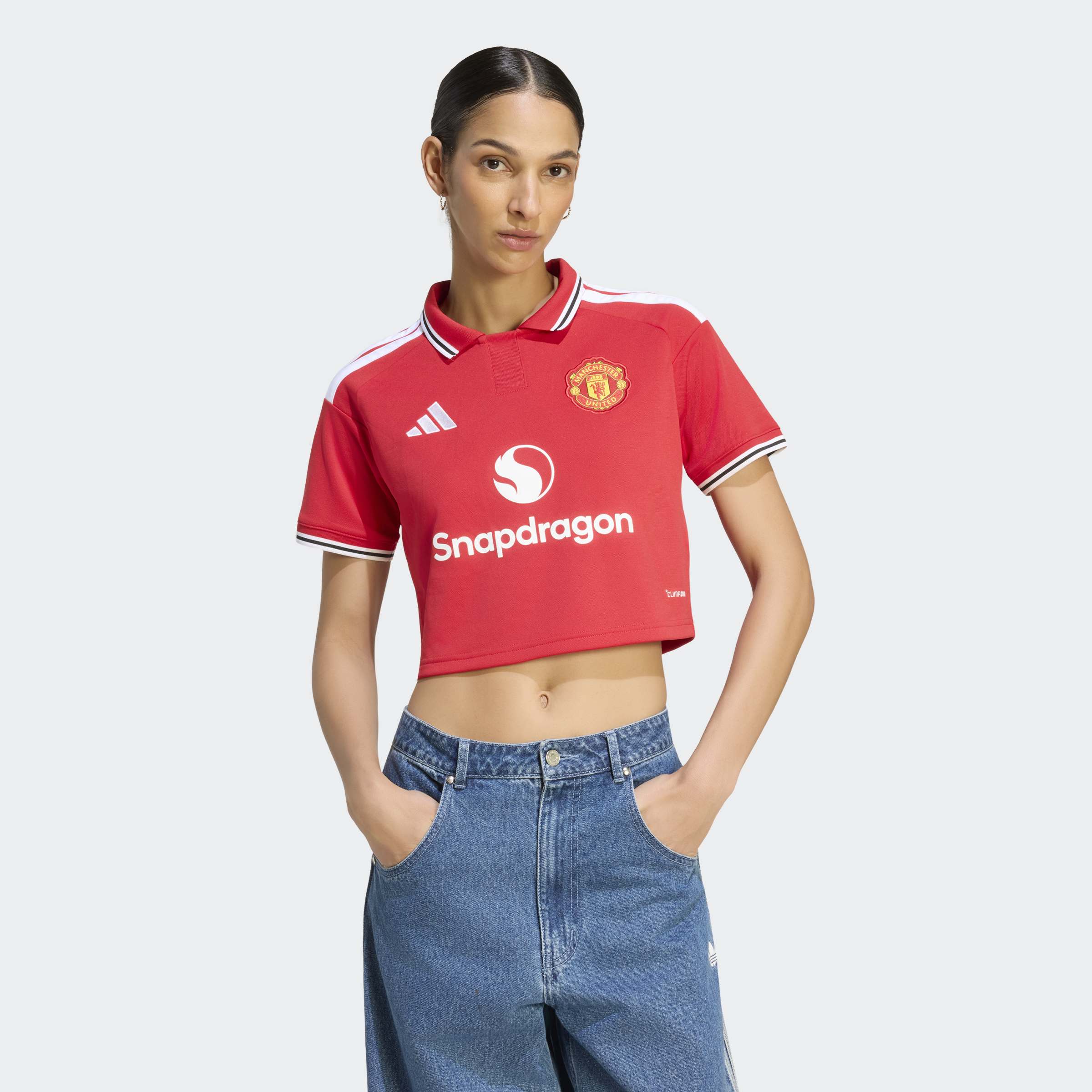 manchester united 2026/27 home shirt cropped, red and white, front view on model